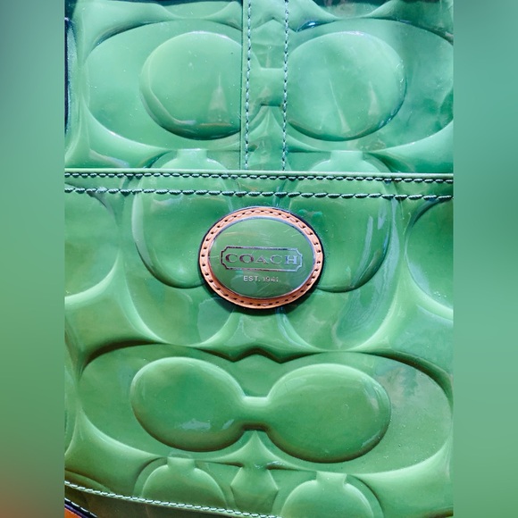 COACH PEYTON Embossed Green Medium Purse / Hand Bag - Picture 4 of 10